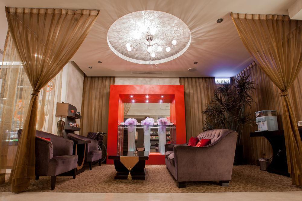 Mila Hotel Taichung Exterior photo