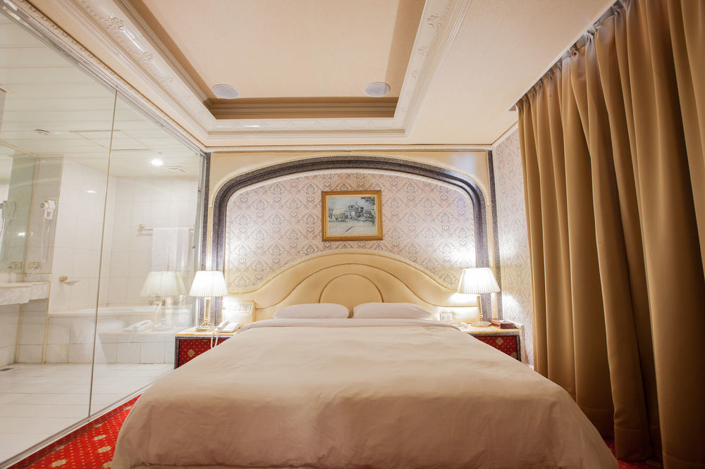 Mila Hotel Taichung Exterior photo
