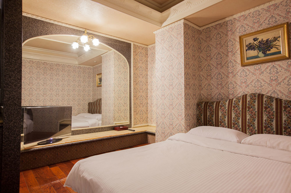 Mila Hotel Taichung Exterior photo