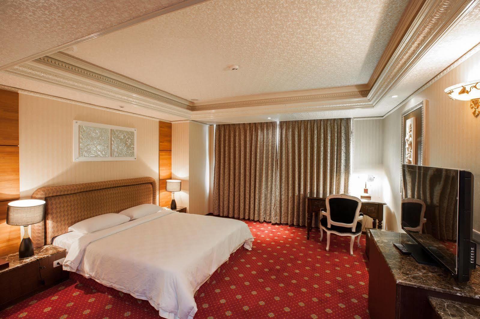 Mila Hotel Taichung Exterior photo