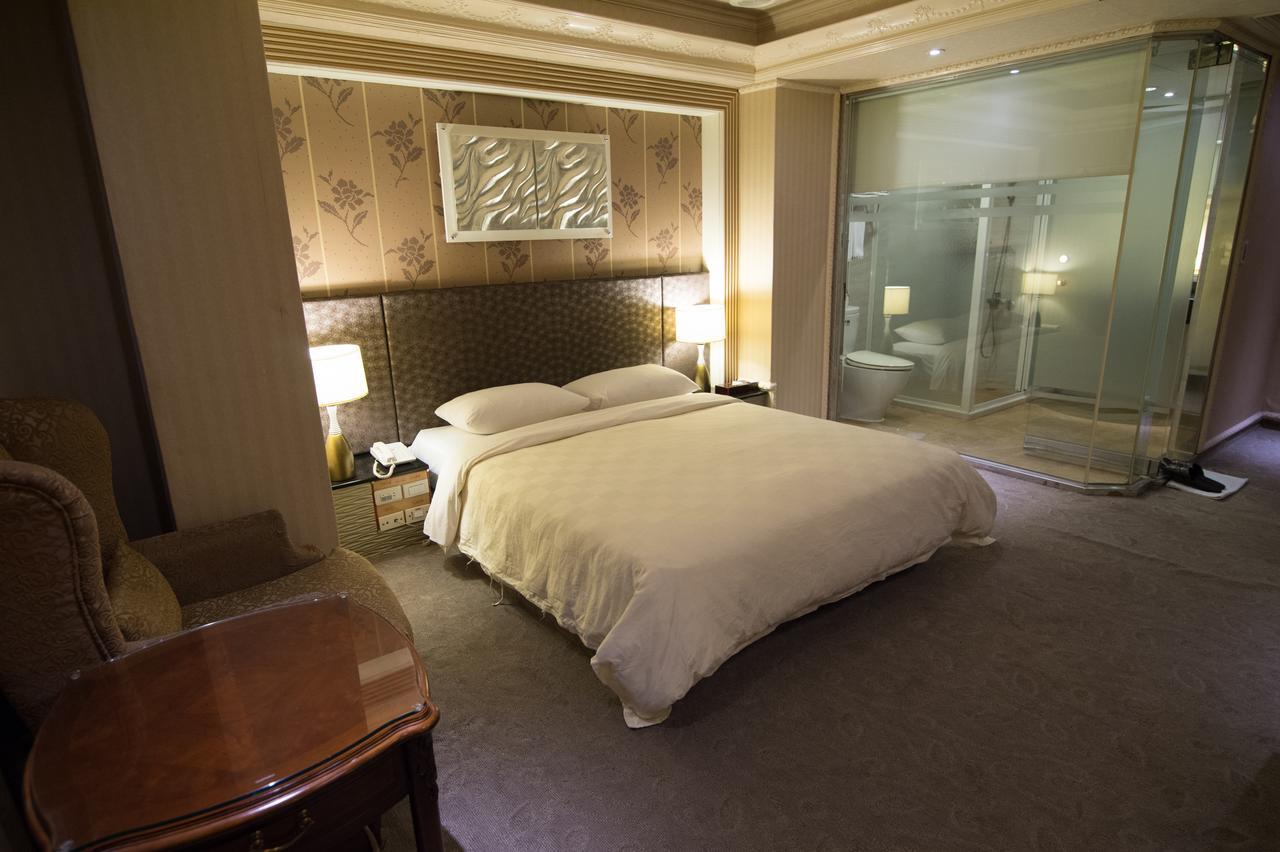 Mila Hotel Taichung Exterior photo