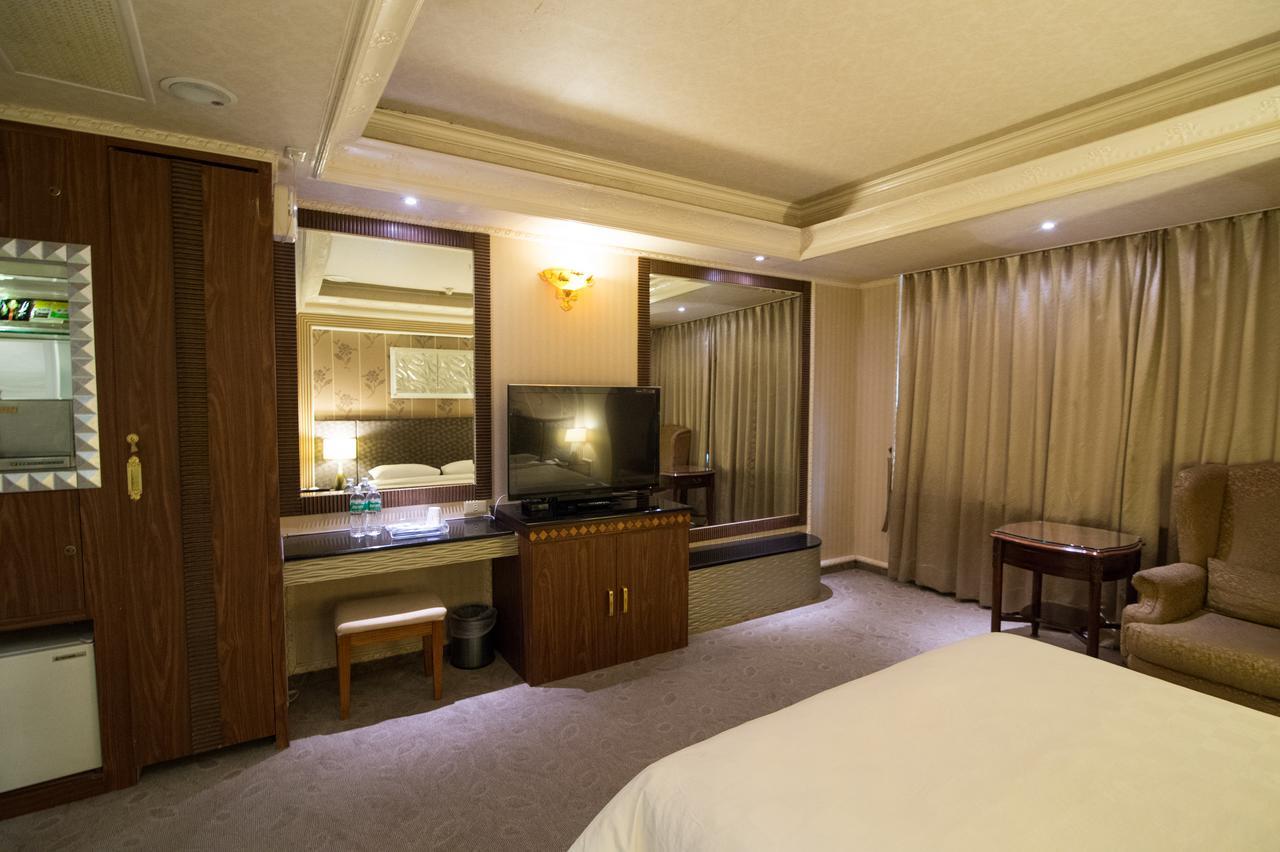 Mila Hotel Taichung Exterior photo