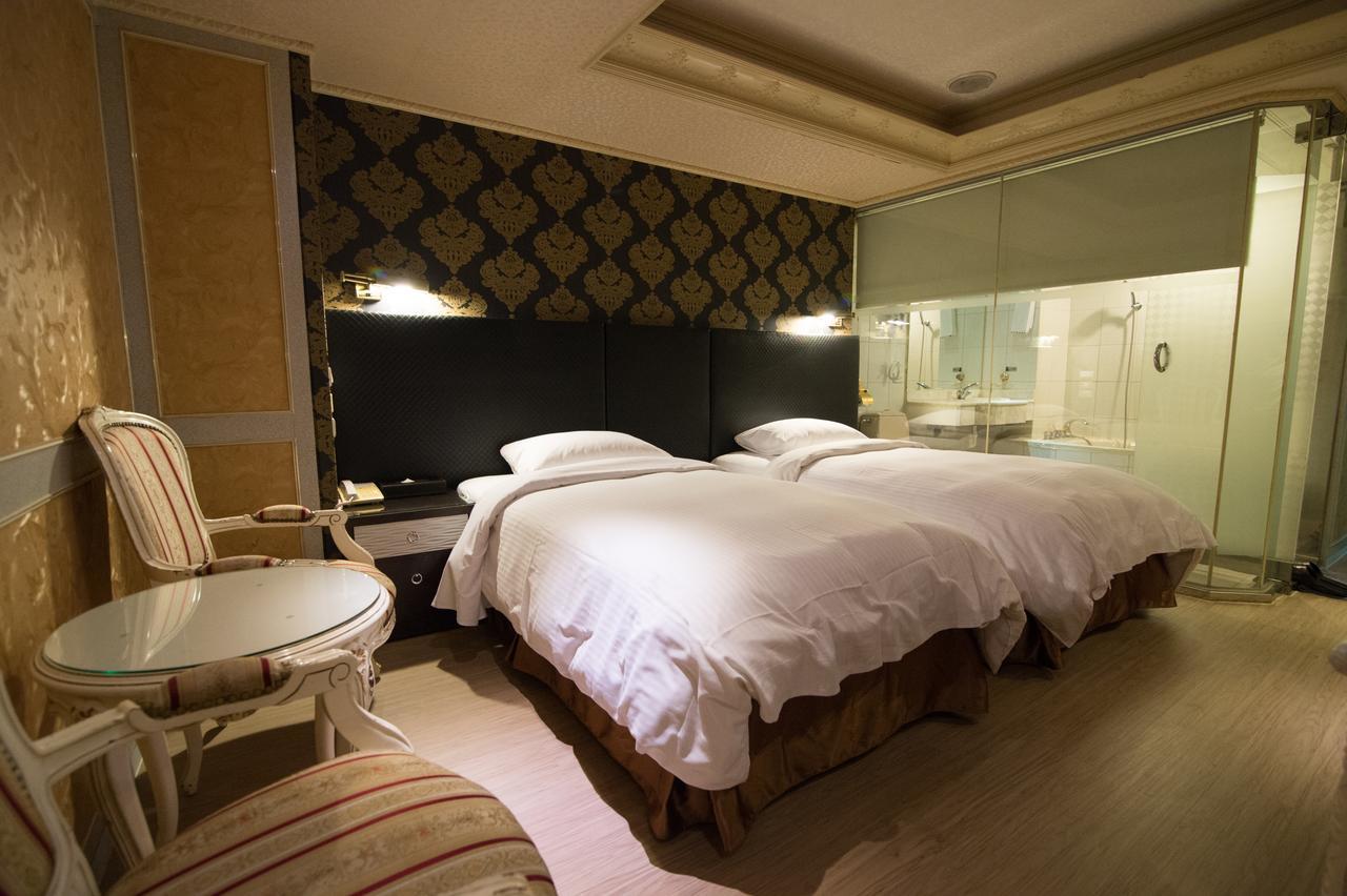 Mila Hotel Taichung Exterior photo