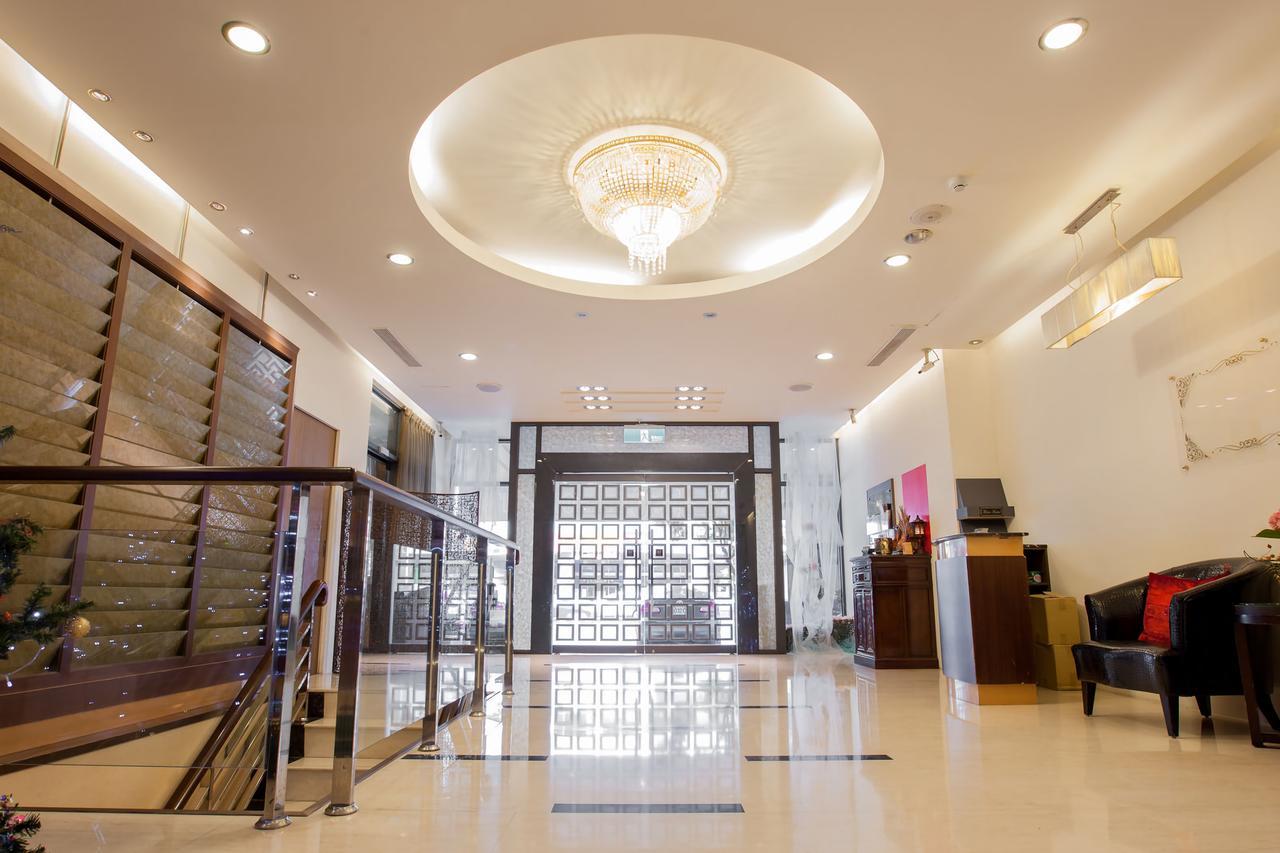 Mila Hotel Taichung Exterior photo