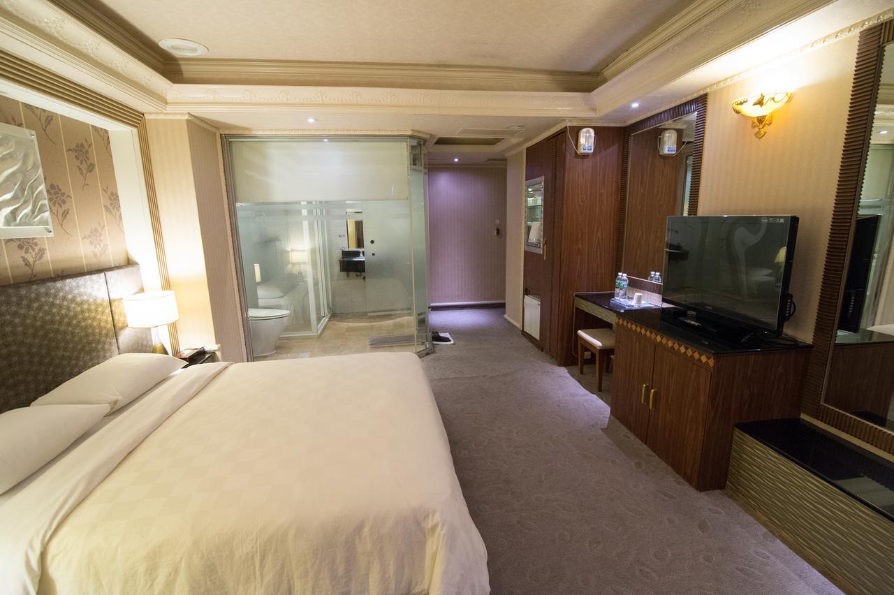 Mila Hotel Taichung Exterior photo