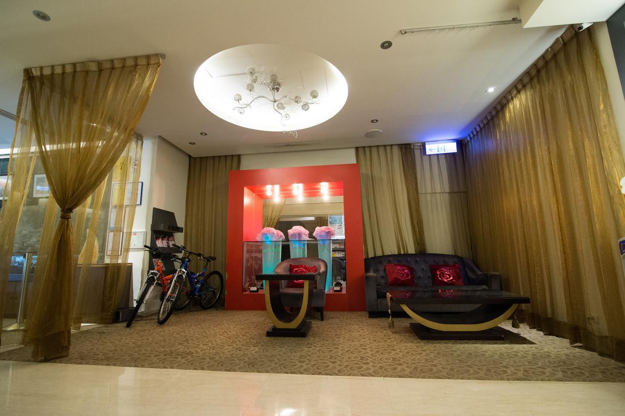 Mila Hotel Taichung Exterior photo